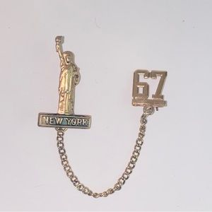 Vintage 1967 Embossed Brass Statue of Liberty New York Souvenir Sweater Pin